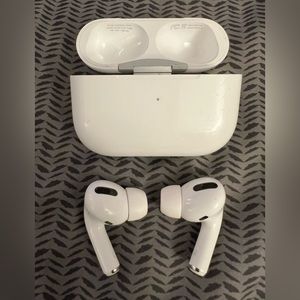 Apple AirPods Pro with MagSafe Charging Case